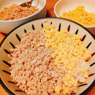 簡単！鶏そぼろと卵の二色丼